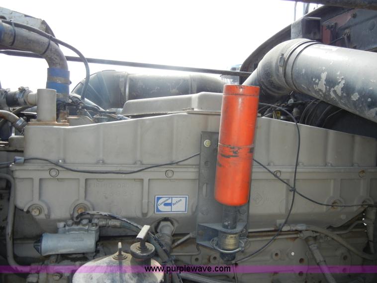 image for item B1178 1985 Peterbilt 359 semi truck