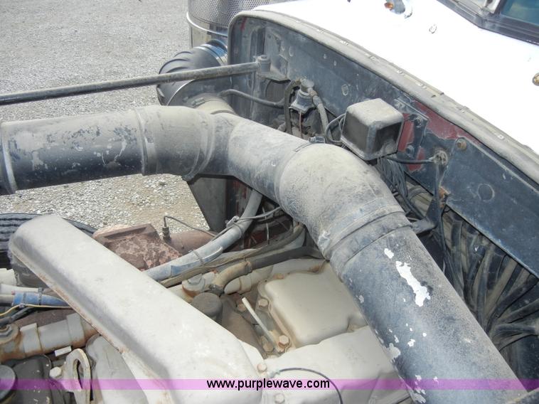 image for item B1178 1985 Peterbilt 359 semi truck