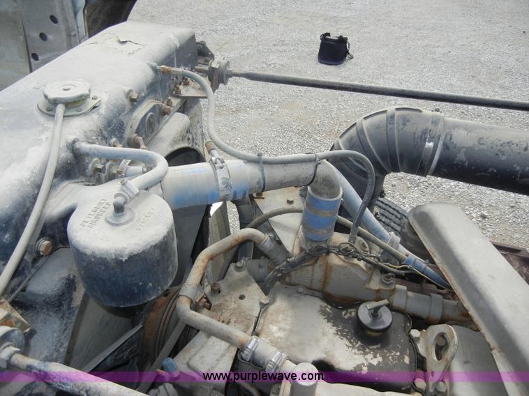 image for item B1178 1985 Peterbilt 359 semi truck