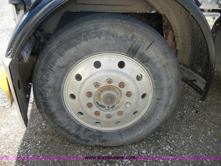 image for item B1178 1985 Peterbilt 359 semi truck