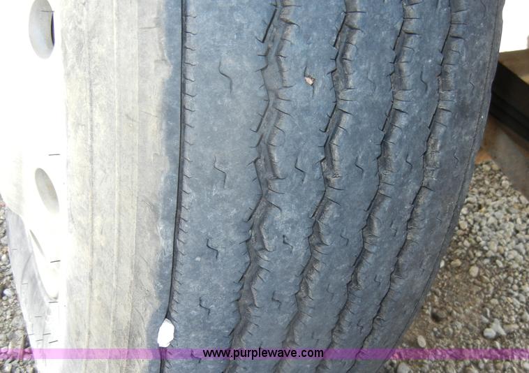 image for item B1178 1985 Peterbilt 359 semi truck