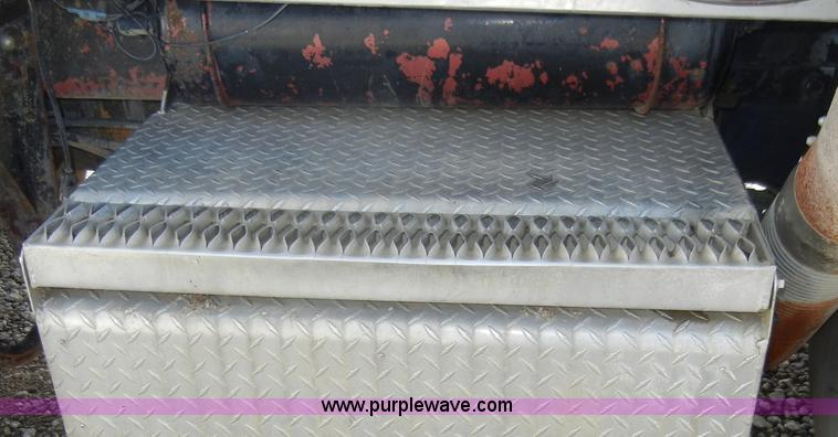 image for item B1178 1985 Peterbilt 359 semi truck