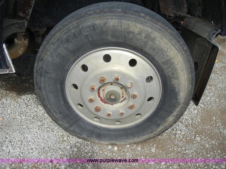 image for item B1178 1985 Peterbilt 359 semi truck