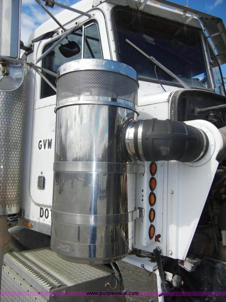 image for item B1178 1985 Peterbilt 359 semi truck