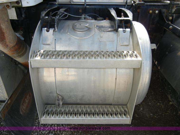 image for item B1178 1985 Peterbilt 359 semi truck