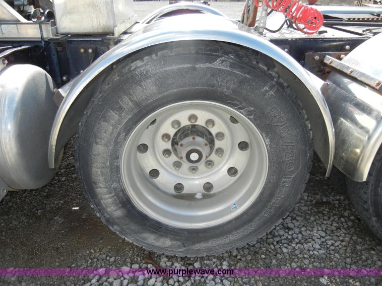 image for item B1178 1985 Peterbilt 359 semi truck