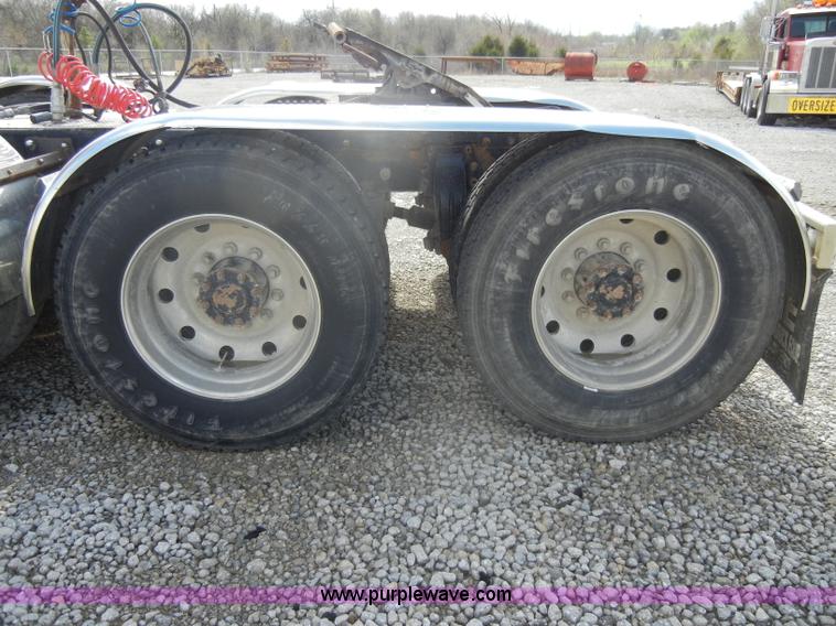 image for item B1178 1985 Peterbilt 359 semi truck