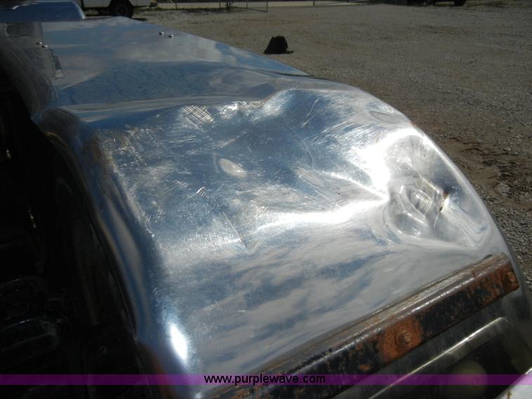 image for item B1178 1985 Peterbilt 359 semi truck