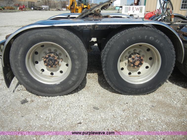 image for item B1178 1985 Peterbilt 359 semi truck