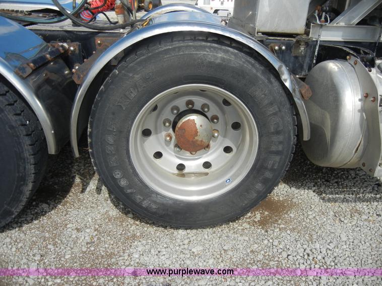 image for item B1178 1985 Peterbilt 359 semi truck