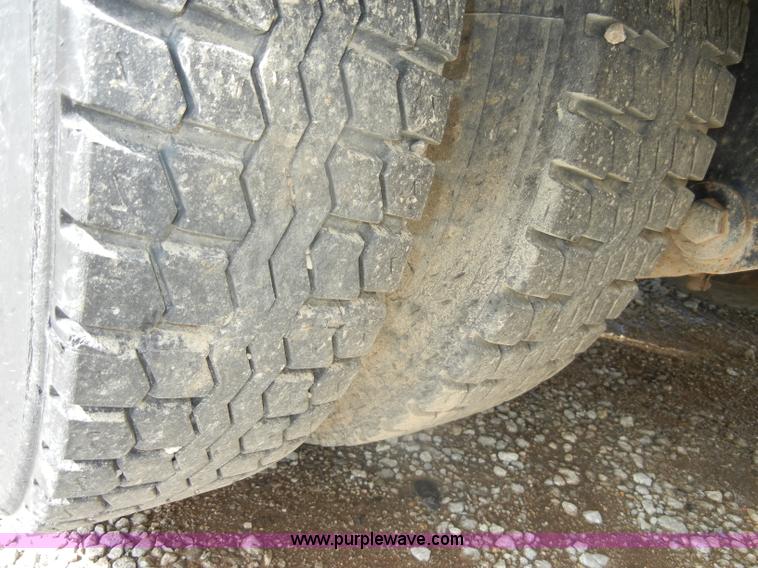 image for item B1178 1985 Peterbilt 359 semi truck