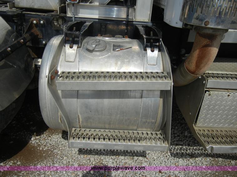 image for item B1178 1985 Peterbilt 359 semi truck