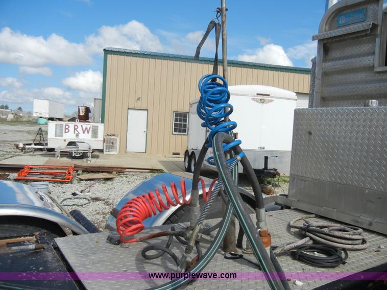 image for item B1178 1985 Peterbilt 359 semi truck