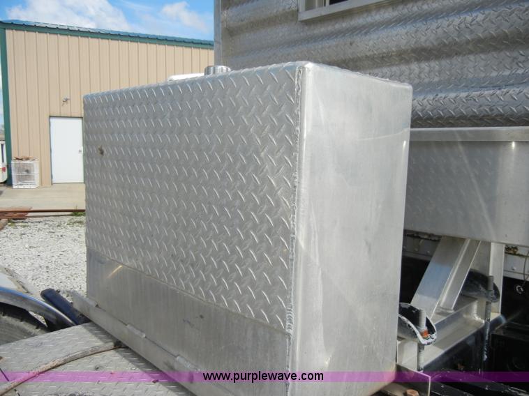 image for item B1178 1985 Peterbilt 359 semi truck