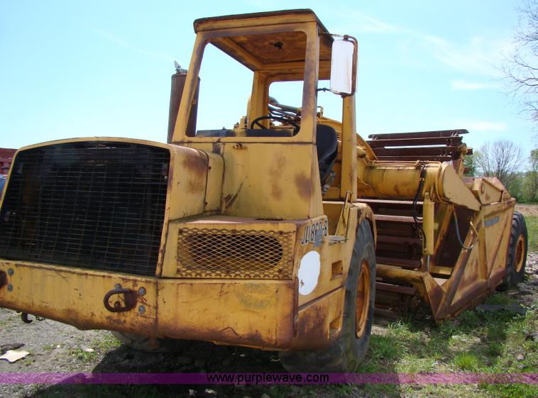 image for item B1211 1978 John Deere 860B elevating scraper