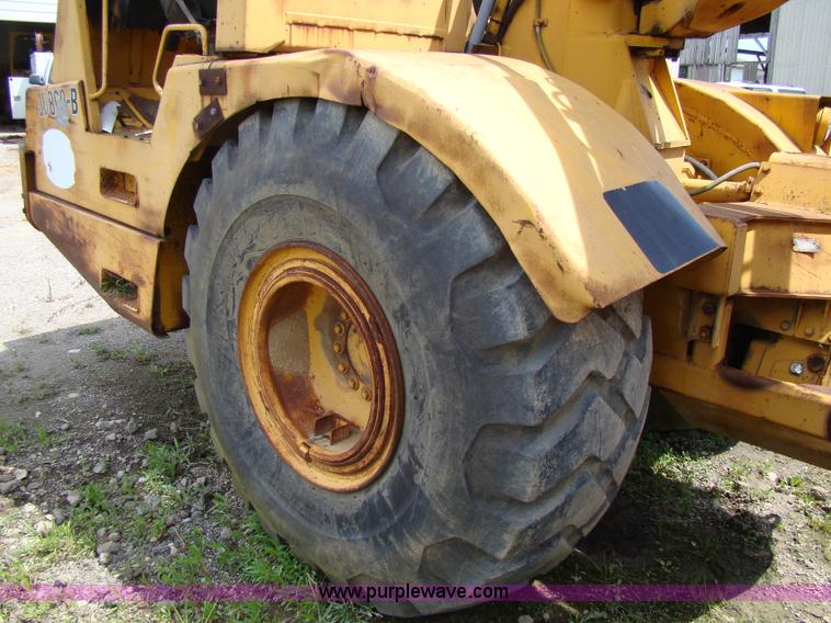 image for item B1211 1978 John Deere 860B elevating scraper