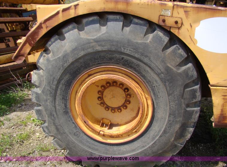 image for item B1211 1978 John Deere 860B elevating scraper