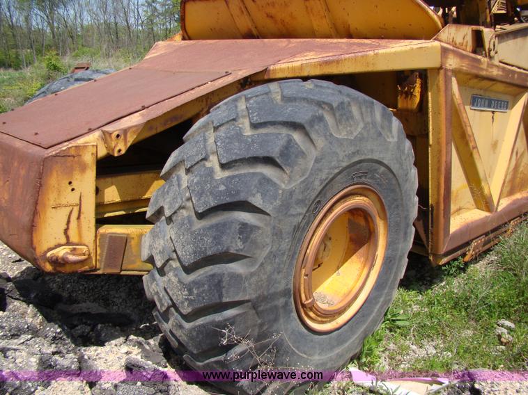 image for item B1211 1978 John Deere 860B elevating scraper