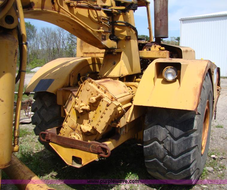 image for item B1211 1978 John Deere 860B elevating scraper