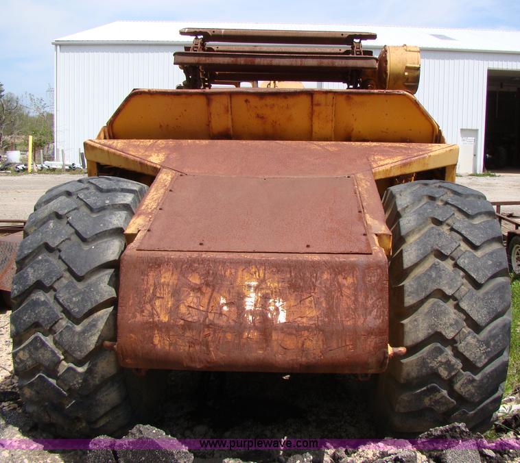 image for item B1211 1978 John Deere 860B elevating scraper