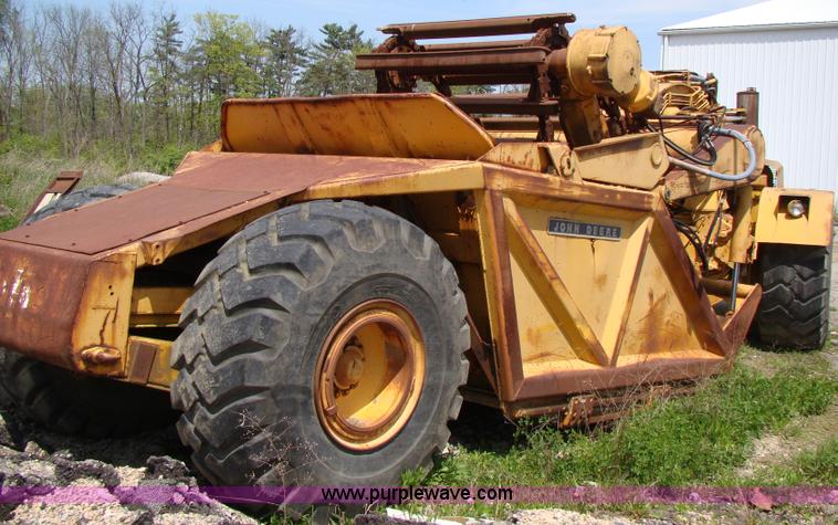 image for item B1211 1978 John Deere 860B elevating scraper