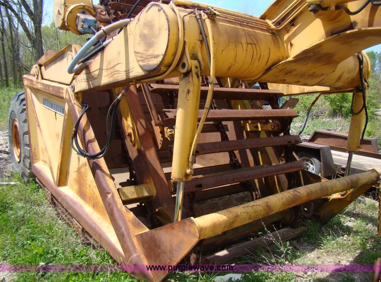 image for item B1211 1978 John Deere 860B elevating scraper