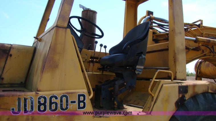 image for item B1211 1978 John Deere 860B elevating scraper