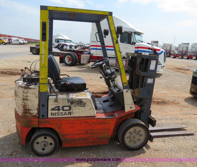 image for item B2282 Nissan Optimum 40 forklift