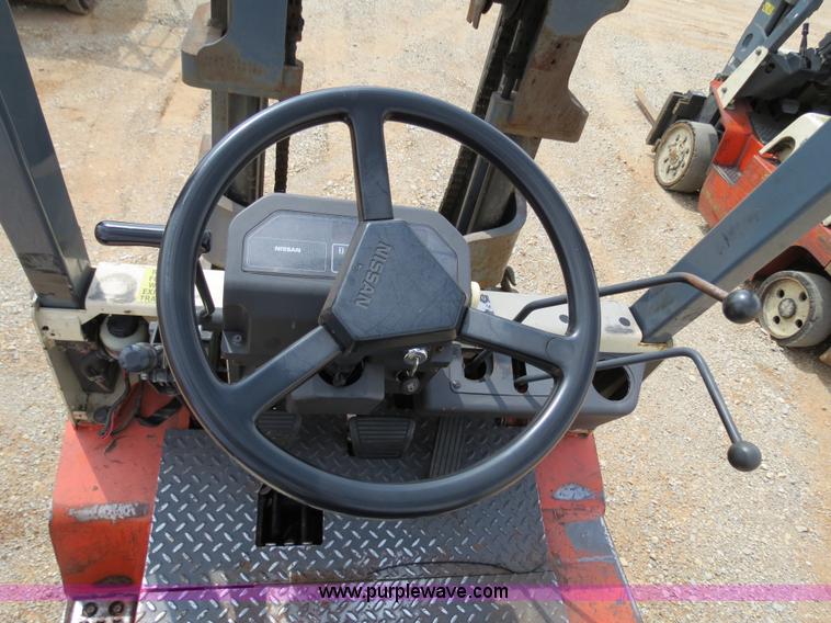 image for item B2282 Nissan Optimum 40 forklift