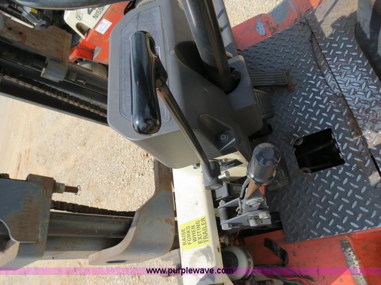 image for item B2282 Nissan Optimum 40 forklift