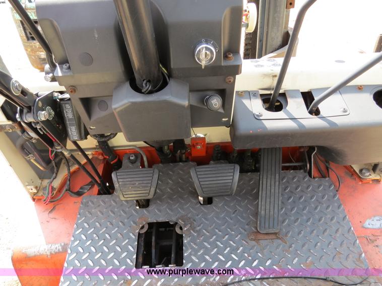 image for item B2282 Nissan Optimum 40 forklift