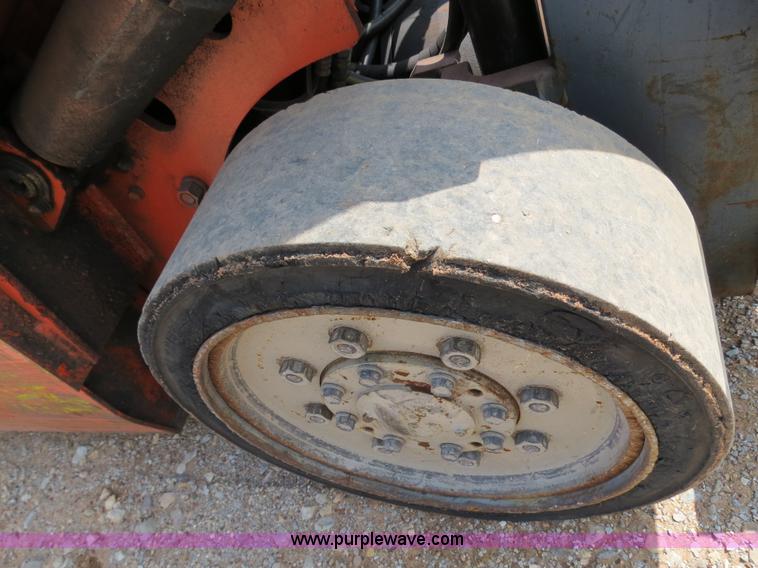 image for item B2282 Nissan Optimum 40 forklift