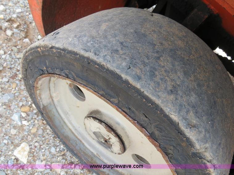 image for item B2282 Nissan Optimum 40 forklift