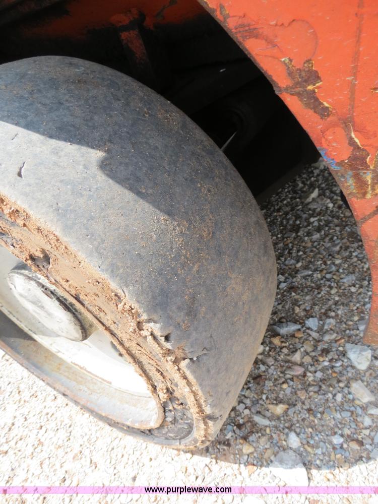 image for item B2282 Nissan Optimum 40 forklift