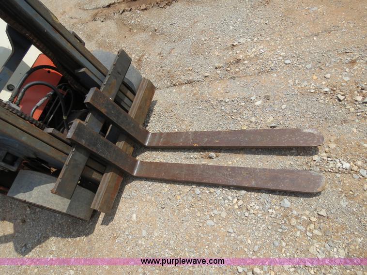 image for item B2282 Nissan Optimum 40 forklift