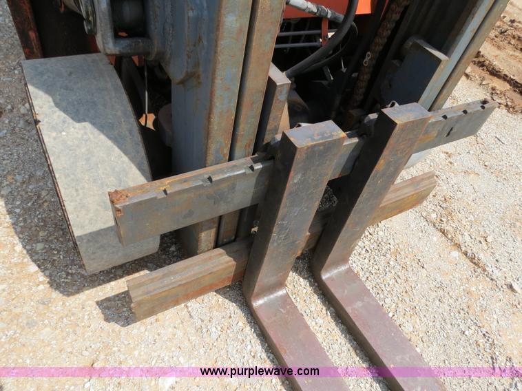 image for item B2282 Nissan Optimum 40 forklift