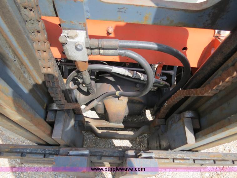 image for item B2282 Nissan Optimum 40 forklift