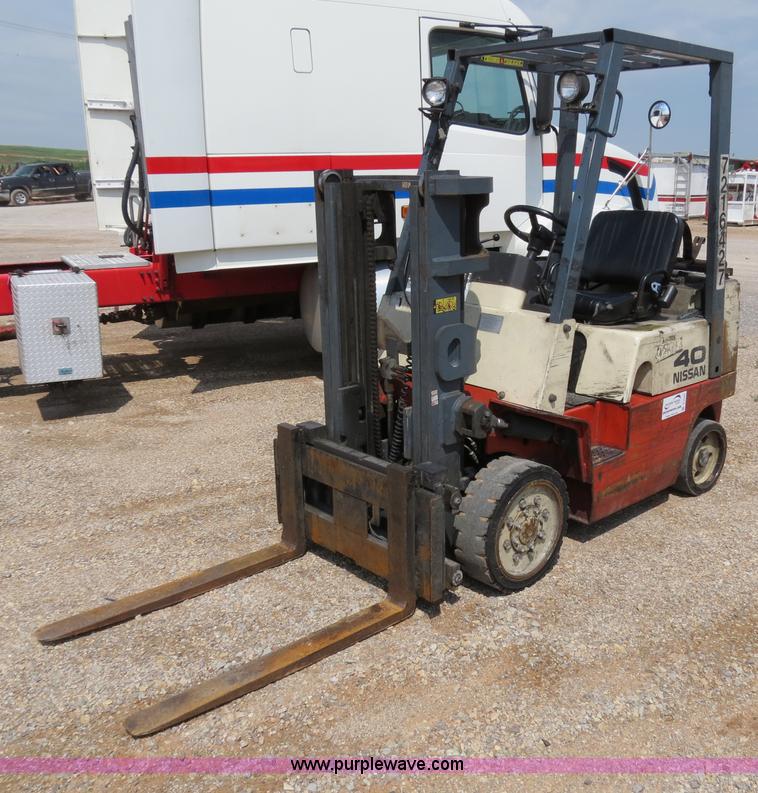 image for item B2283 Nissan Optimum 40 forklift