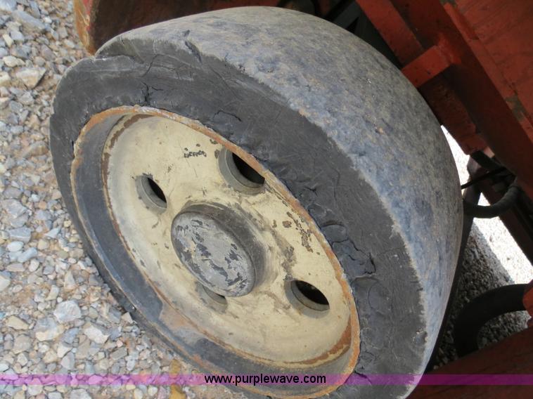 image for item B2283 Nissan Optimum 40 forklift