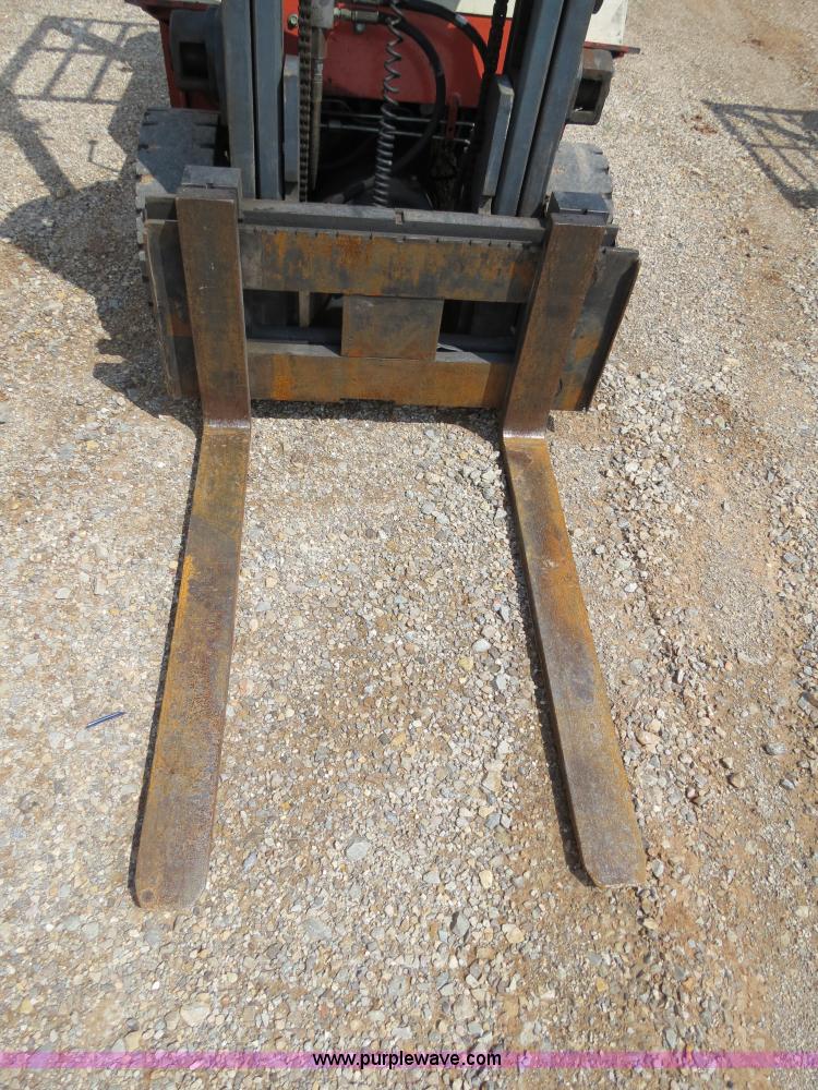 image for item B2283 Nissan Optimum 40 forklift