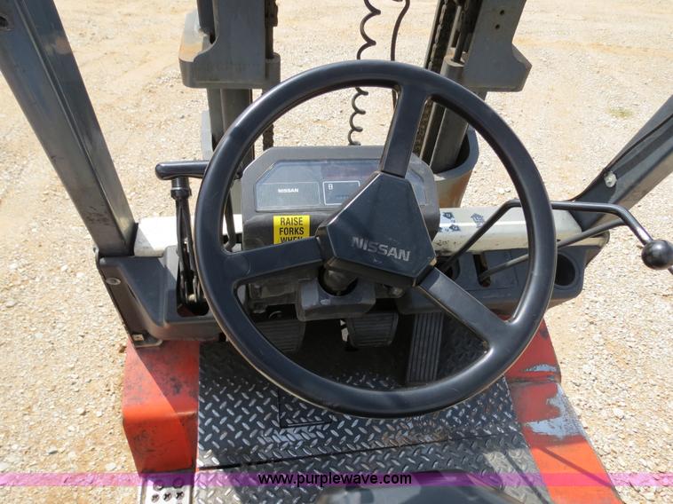 image for item B2284 Nissan Optimum 40 forklift