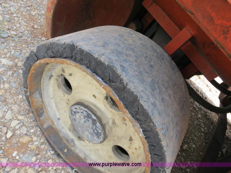 image for item B2284 Nissan Optimum 40 forklift