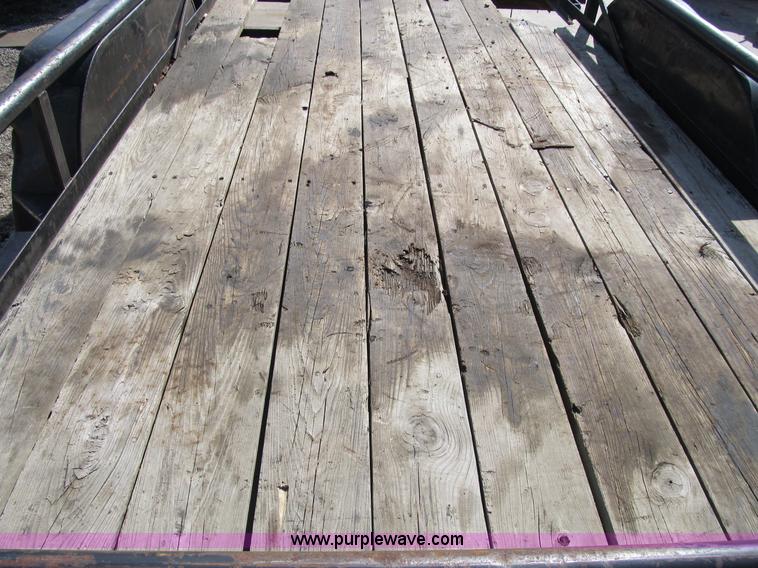 image for item B2635 2000 DoLittle 12' utility trailer