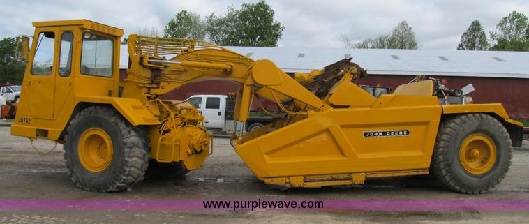 image for item B2697 1983 John Deere 762 paddle wheel scraper