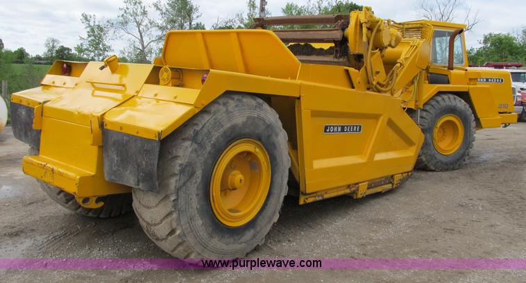 image for item B2697 1983 John Deere 762 paddle wheel scraper