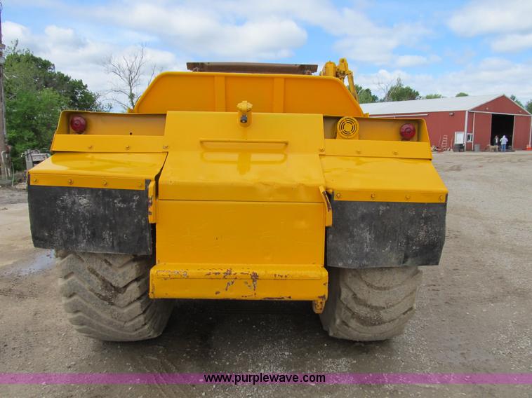 image for item B2697 1983 John Deere 762 paddle wheel scraper