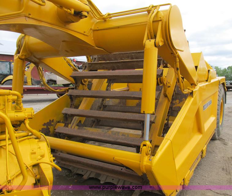 image for item B2697 1983 John Deere 762 paddle wheel scraper
