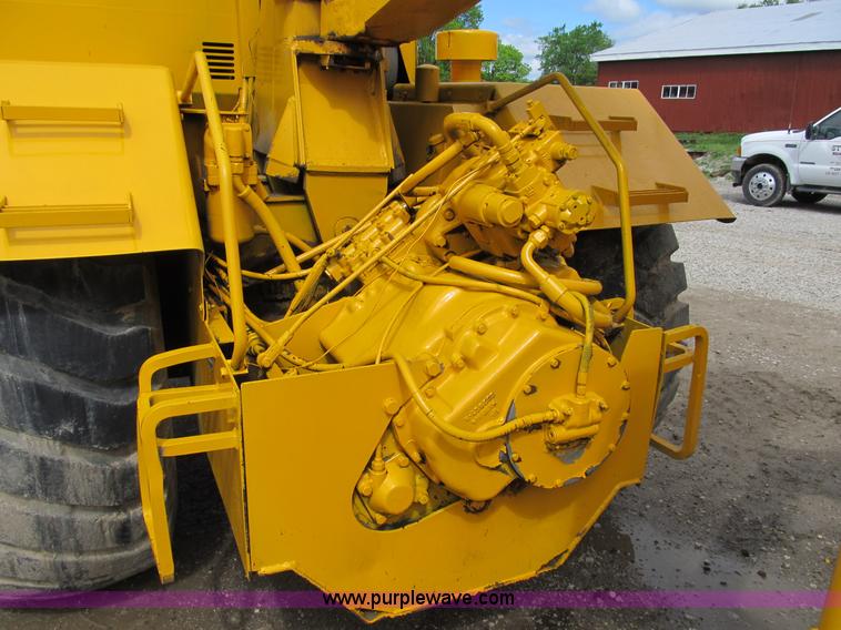 image for item B2697 1983 John Deere 762 paddle wheel scraper