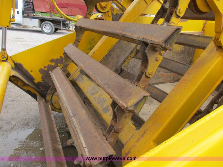 image for item B2697 1983 John Deere 762 paddle wheel scraper