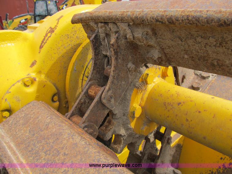 image for item B2697 1983 John Deere 762 paddle wheel scraper